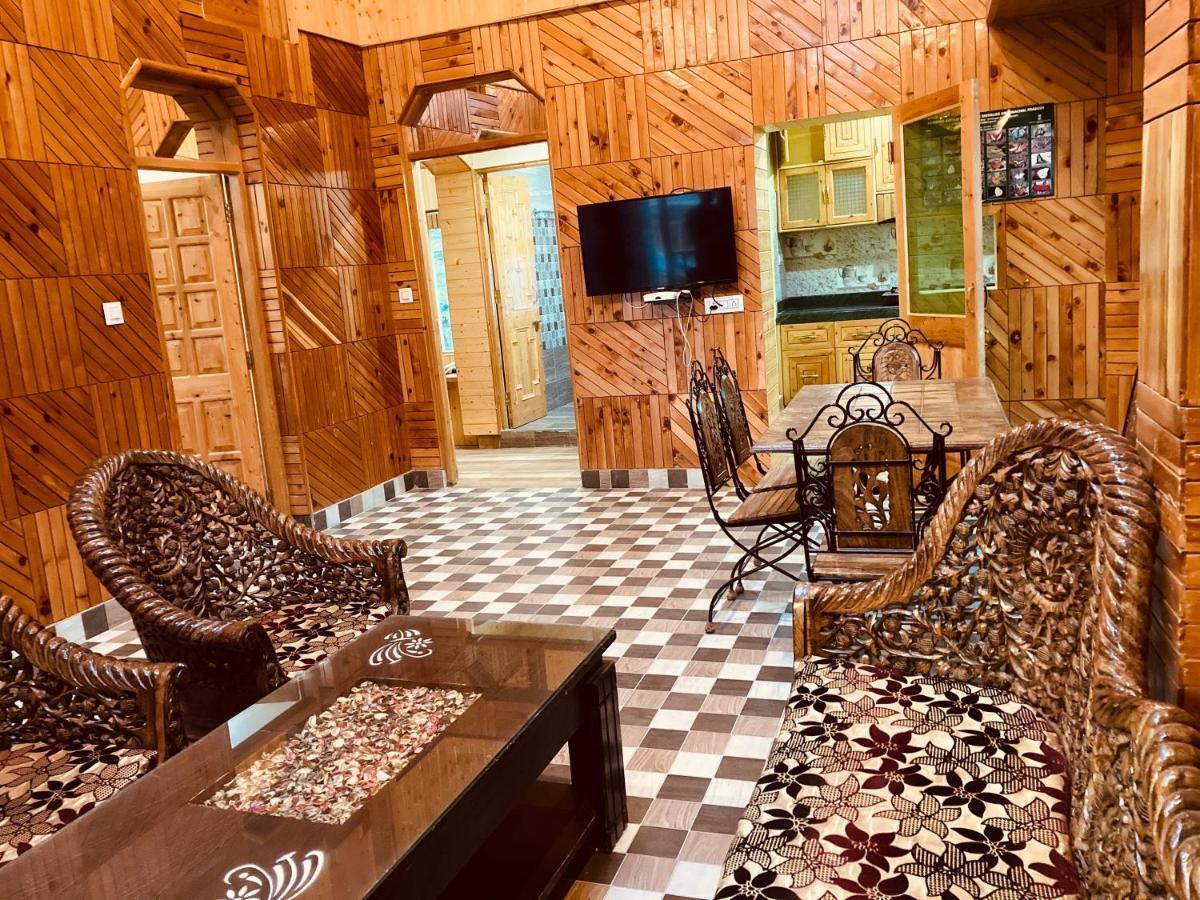 Woods Villa- A Luxury Mountains View Cottages 马拉里 外观 照片